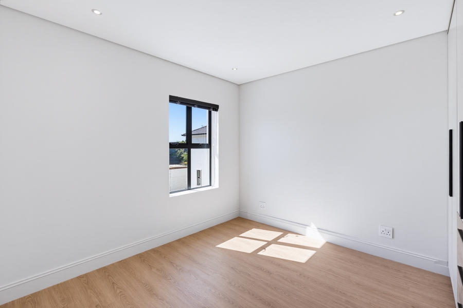 To Let 4 Bedroom Property for Rent in Pinelands Western Cape